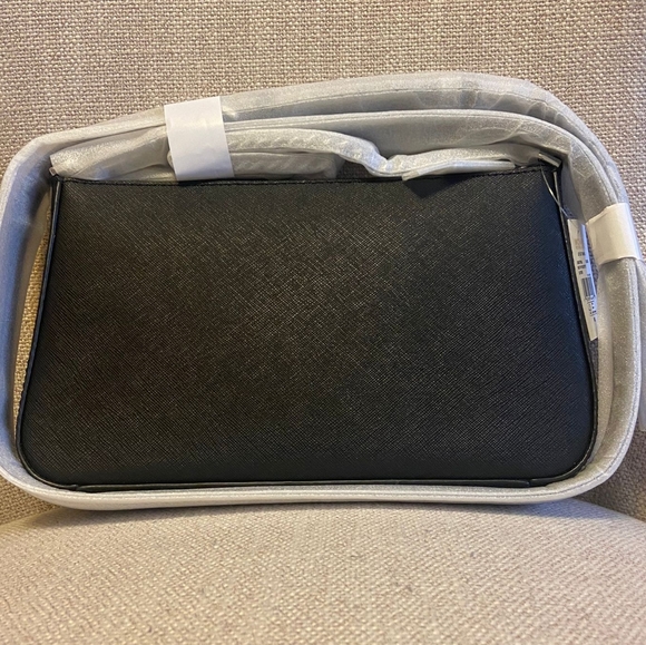 **SOLD** KORS Jet Set Medium Saffiano Leather Crossbody bag, NWT - Picture 3 of 10